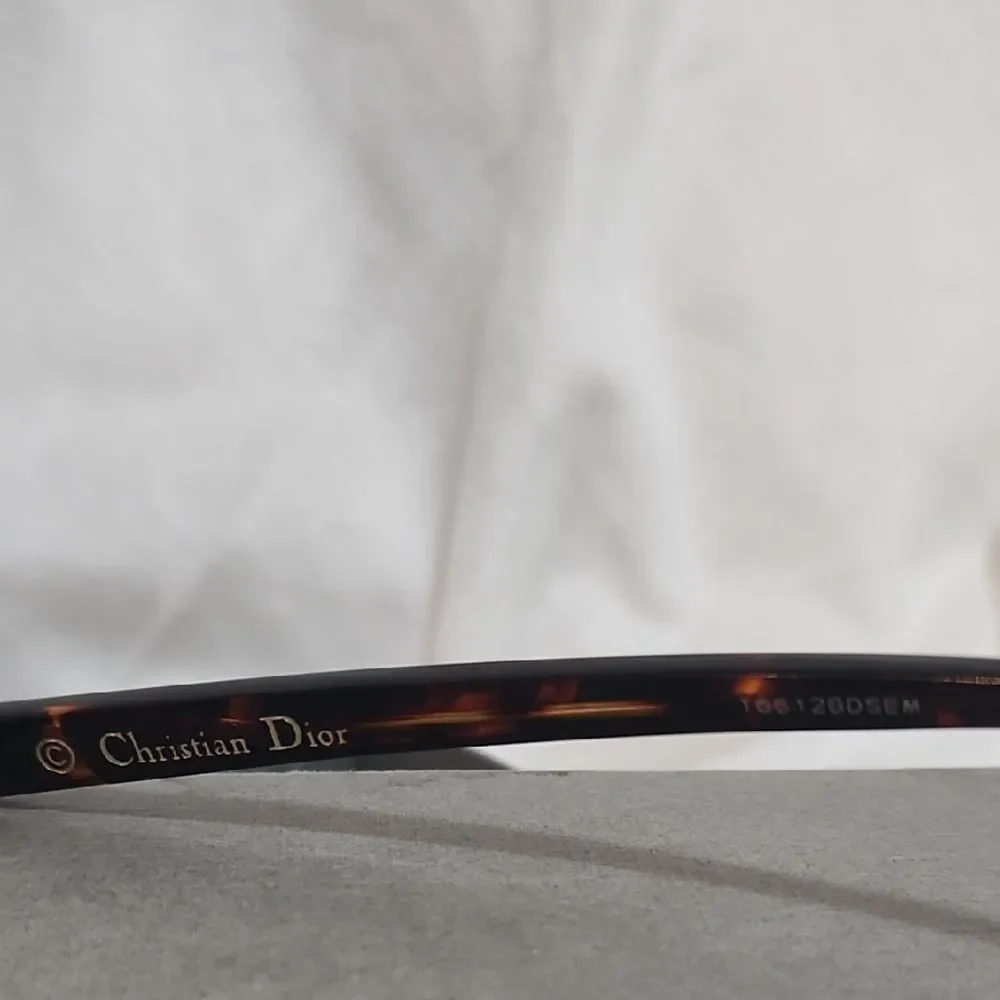 Dior Mania1 Sunglasses with Clear and Gold Frame - Picture 3 of 3